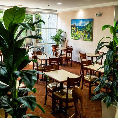 麦德罗泰快捷酒店 圣佩德罗苏拉 外观 照片
