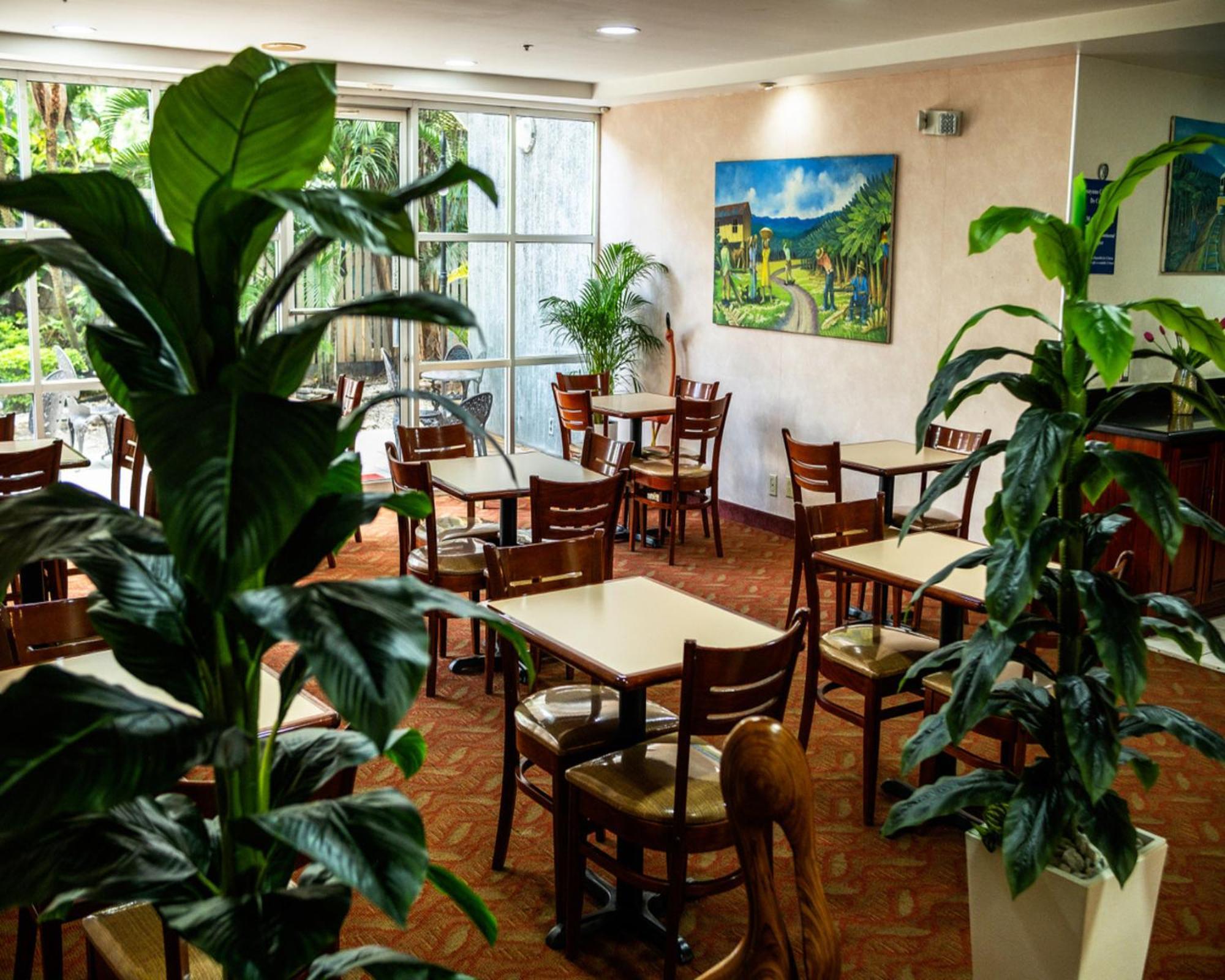 麦德罗泰快捷酒店 圣佩德罗苏拉 外观 照片